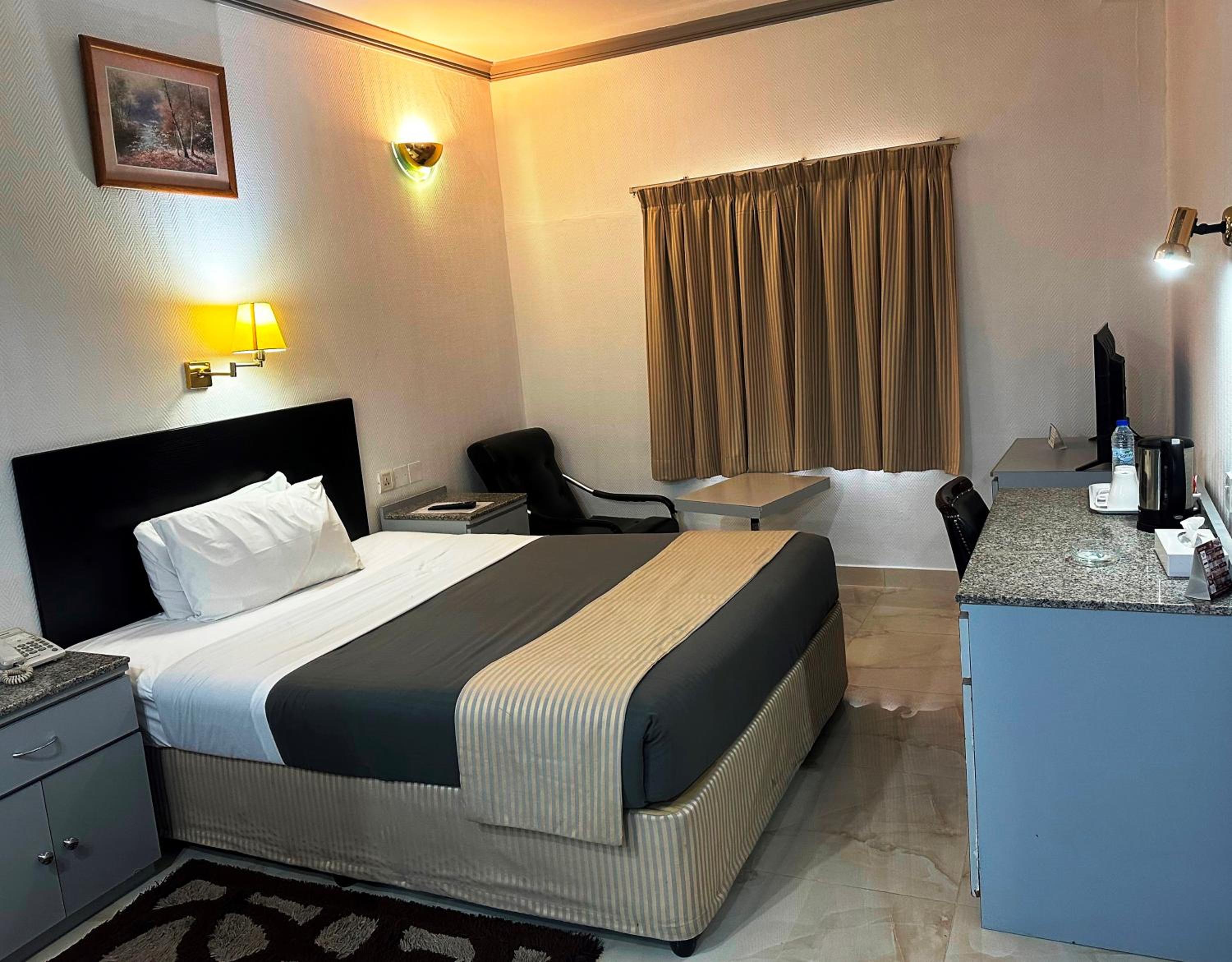 غرفة قياسية بسرير مزدوج أو سريرين منفصلين، Grand Astoria Hotel 5/10