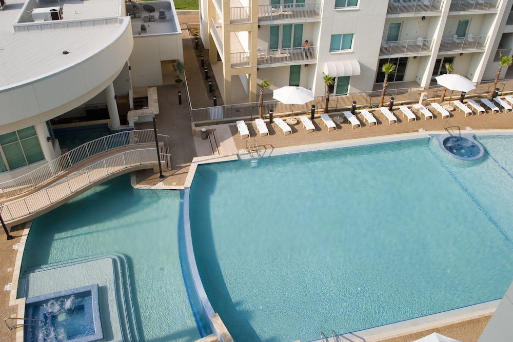 Peninsula Island Resort Spa All Suites 30/66