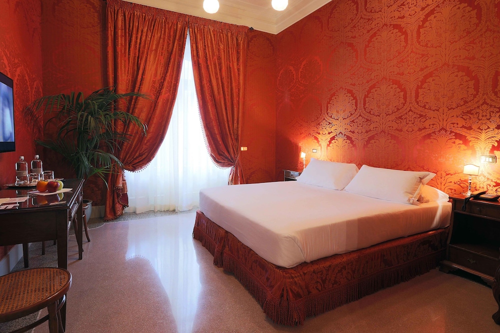 Hotel Locarno 31/73