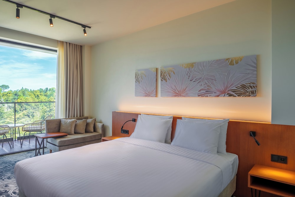 DELUXE, DOUBLE BED, GARDEN VIEW, BALCONY