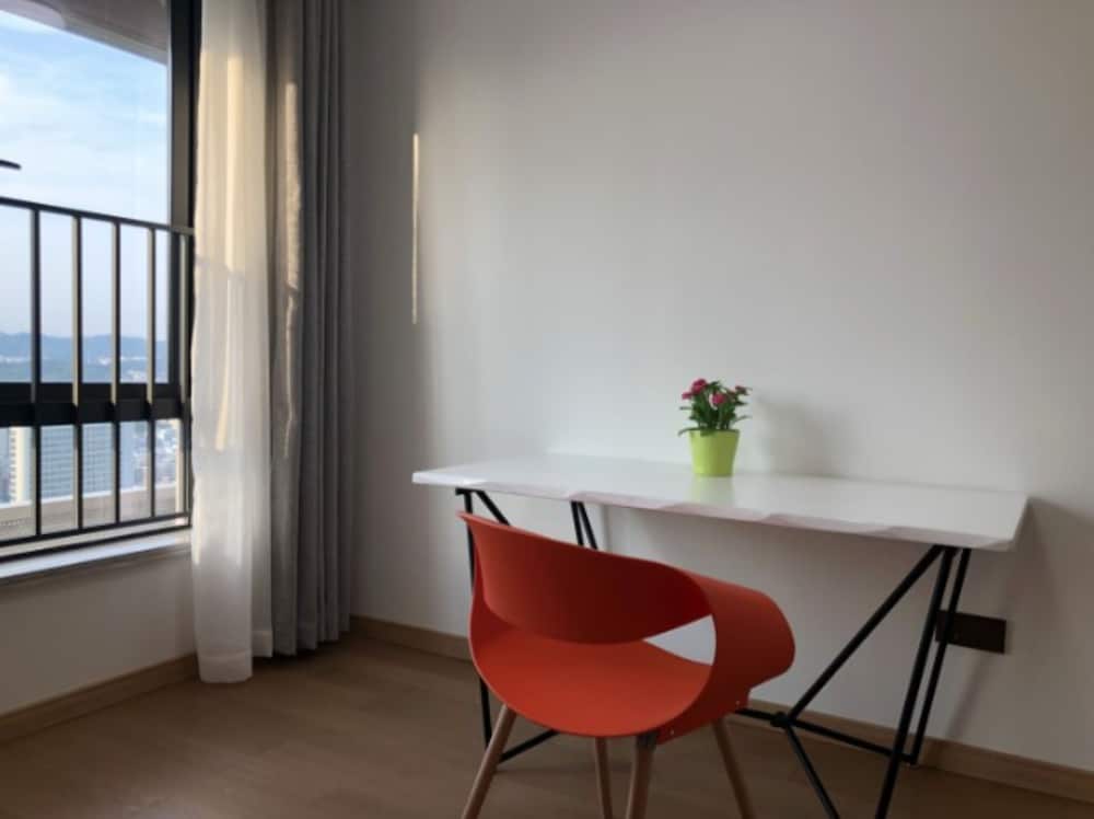 Shengang Executive Apartment (Shenzhen Vanke Yuncheng Store) 12/16