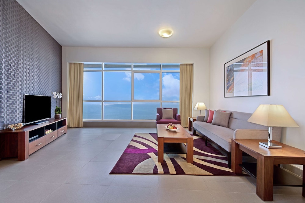 THE CURVE HOTEL 40/74
