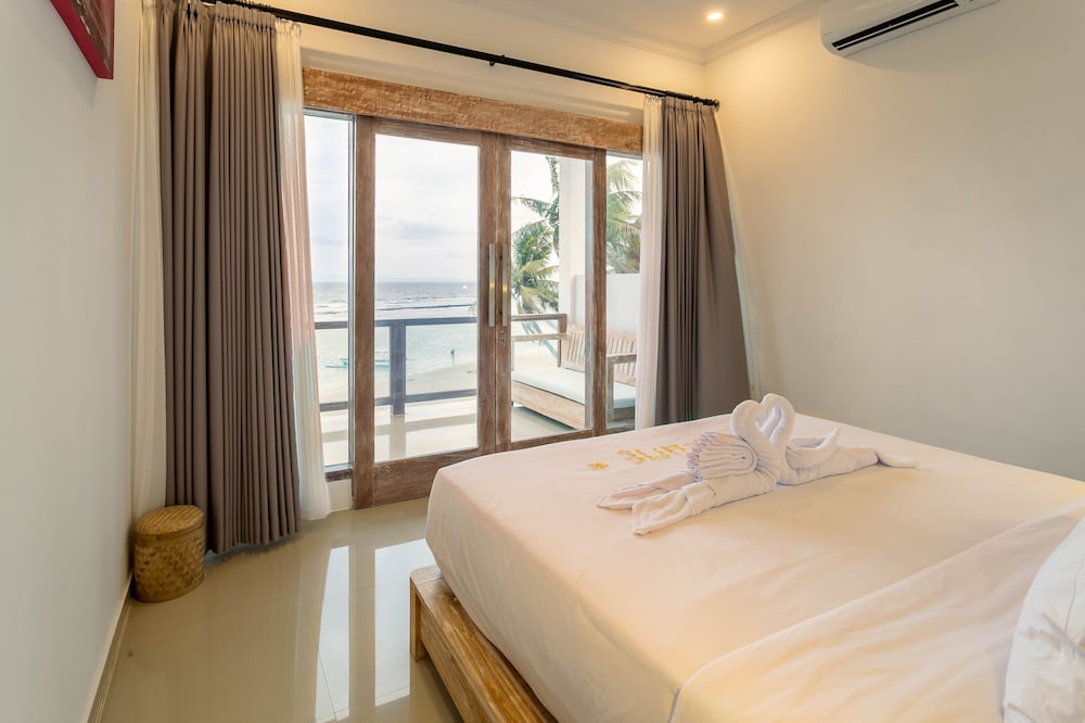 Utama Villas Beach Front Candidasa 11/38