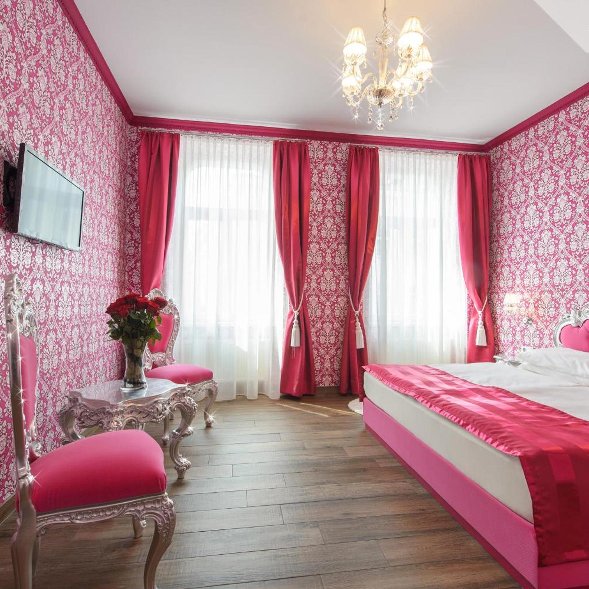 Design, King Bed، Hotel Urania 2/10
