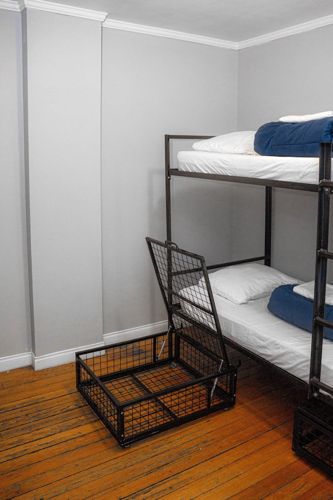 Cambie Downtown Hostel 26/27