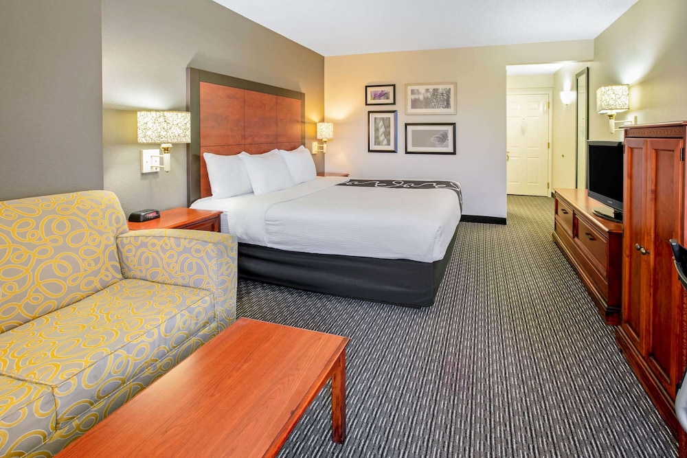 La Quinta Inn & Suites by Wyndham DFW Airport South / Irving 17/52