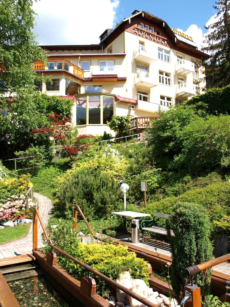 Hotel Alpenblick 74/79