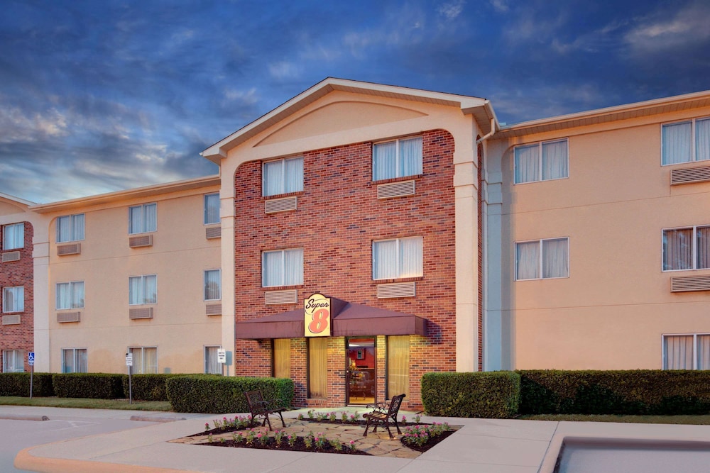 Super 8 By Wyndham Grapevine Dfw Airport Northwest 3/36