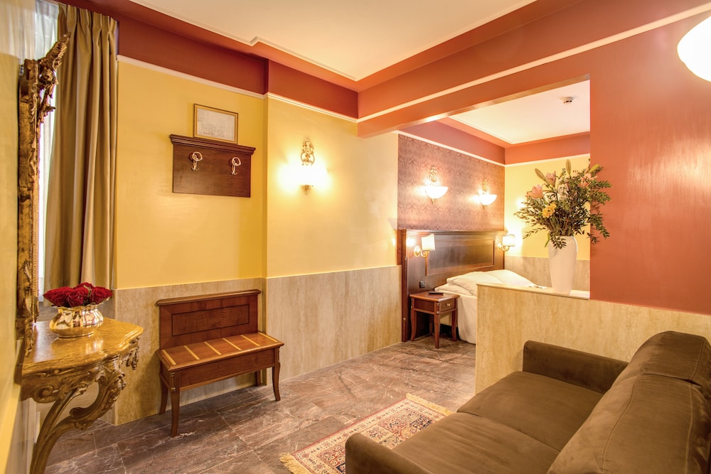 Aurelius Art Gallery Hotel 43/54