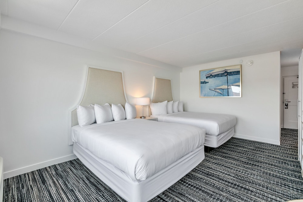 Classic, 2 Queen Beds, ICONA Windrift 2/4