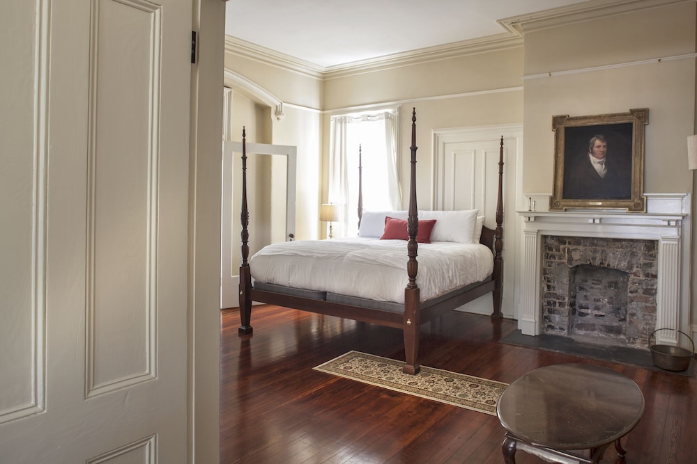 LUXURY, SUITE