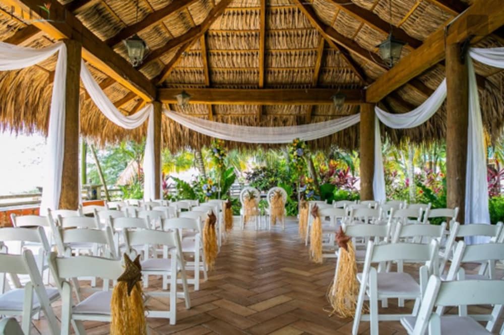 Paraiso Rainforest and Beach Hotel 35/48