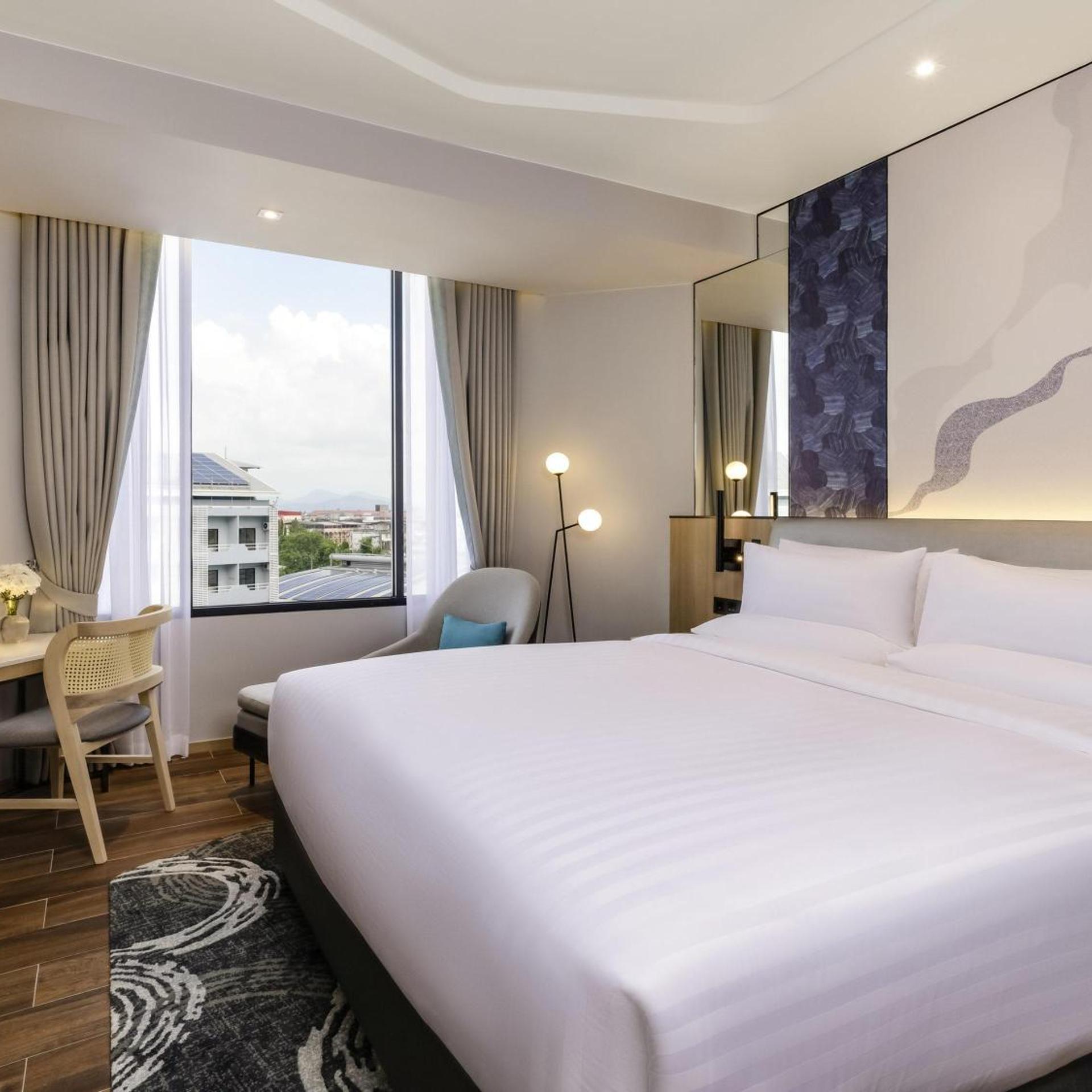 DELUXE, KING BED, LOUNGE ACCESS