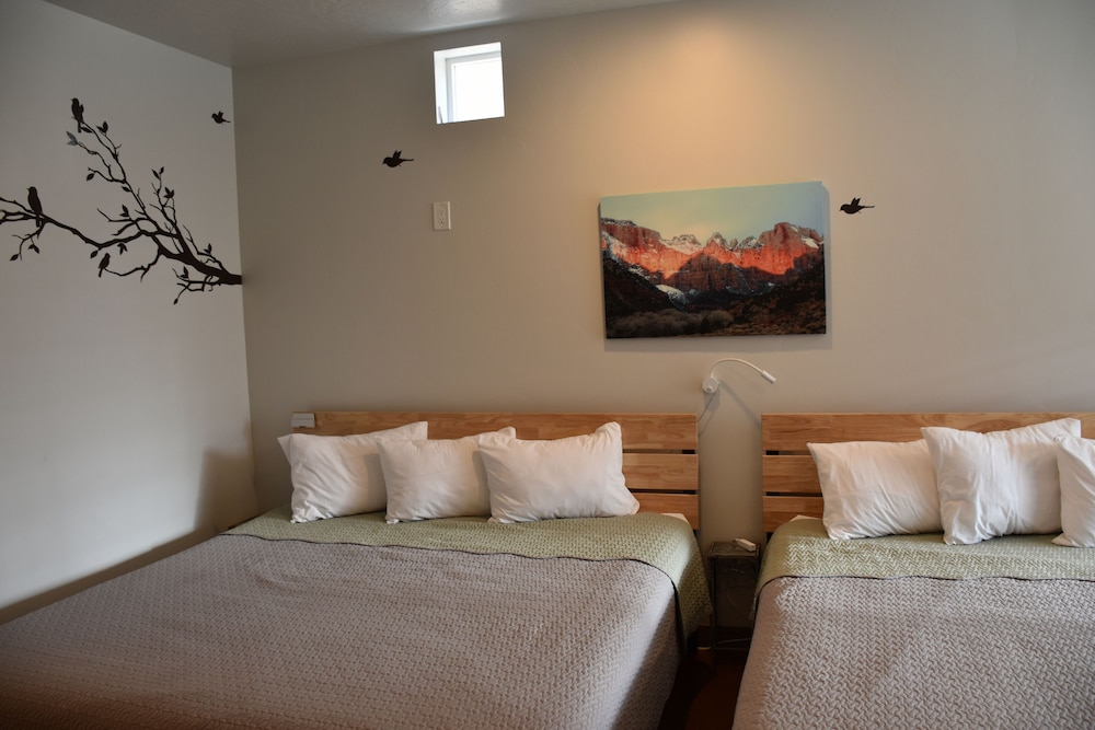 Zion s Camp and Cottages 8/50