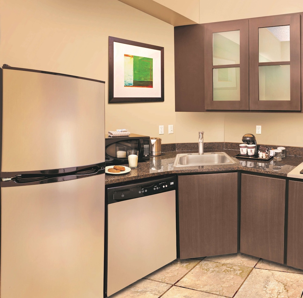 DoubleTree Suites by Hilton Austin Downtown Capitol 65/69
