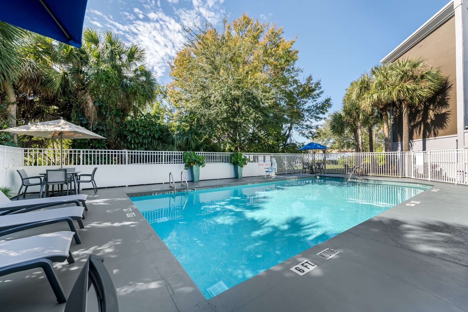 Best Western Plus Universal Inn 26/46