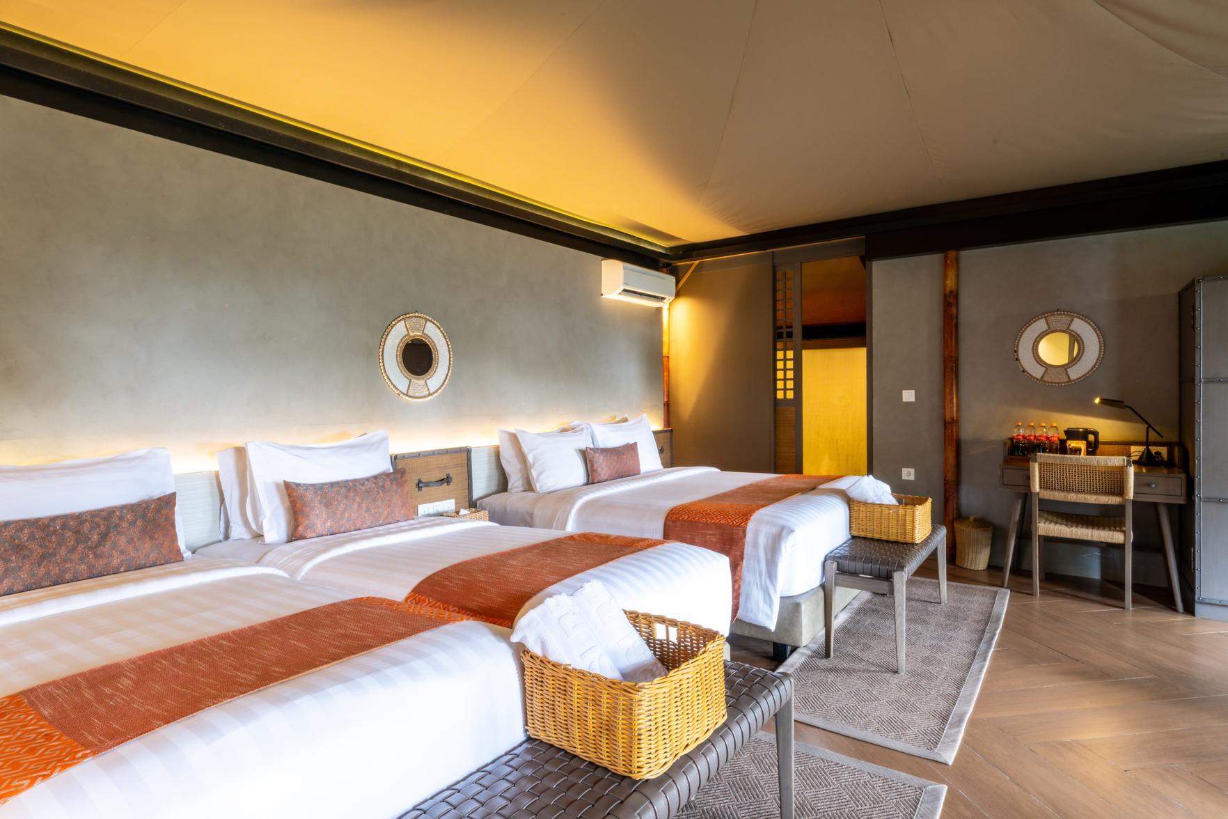 Willy, Tent, Queen and Twin Beds