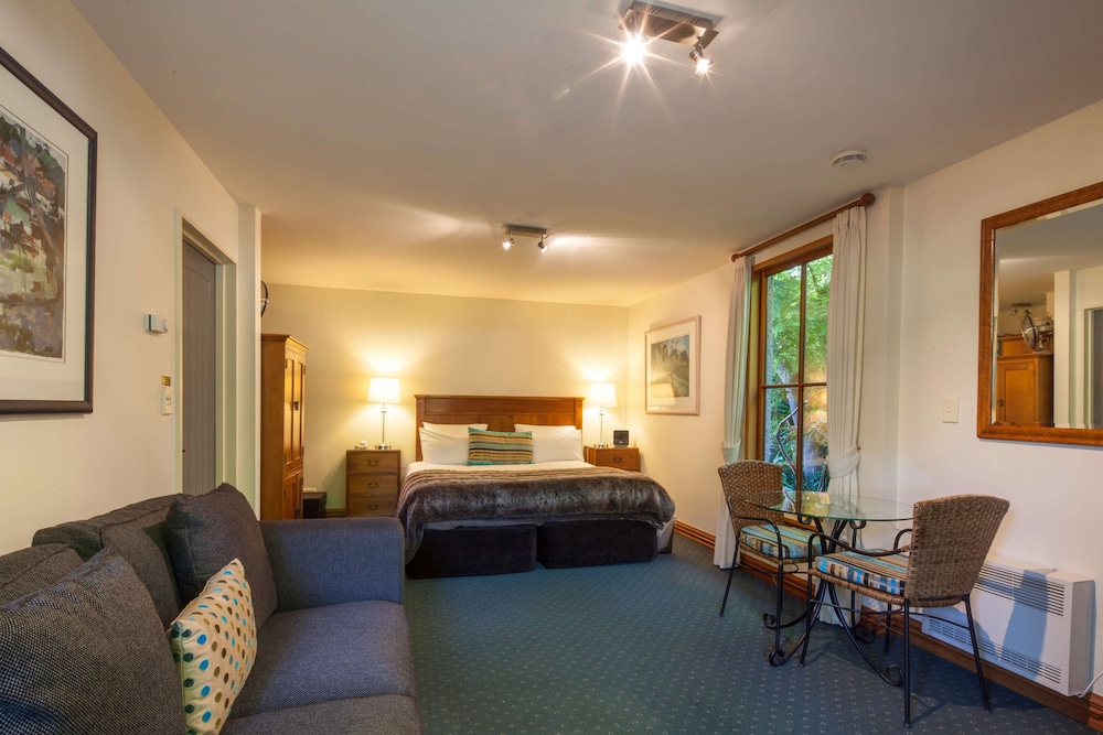 Arrowtown House Boutique Hotel 25/50