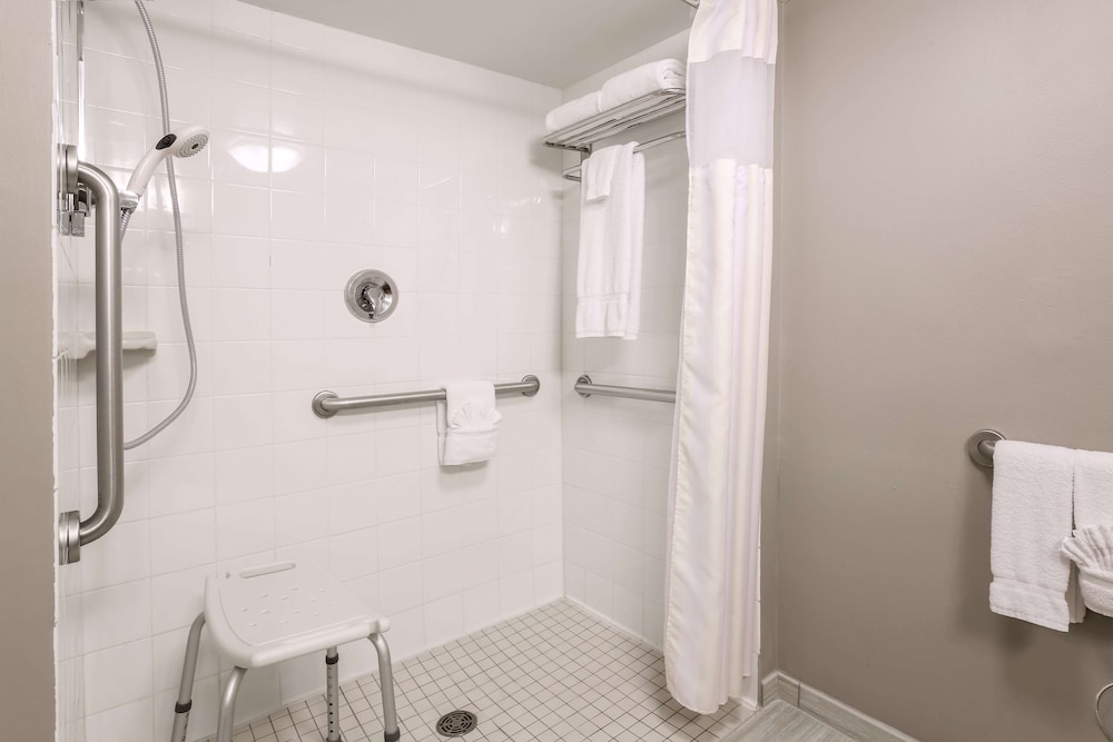 Hilton Garden Inn Dallas/Market Center 8/53