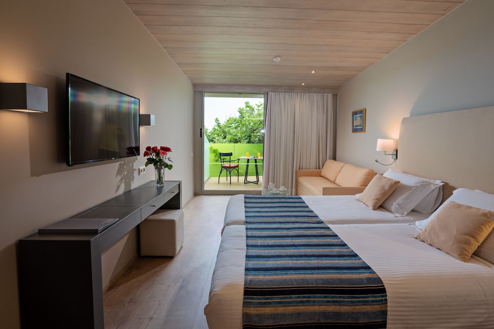 Kyma Suites Beach Hotel 9/50