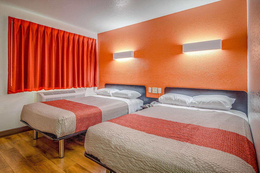Motel6 Conroe, TX 25/63