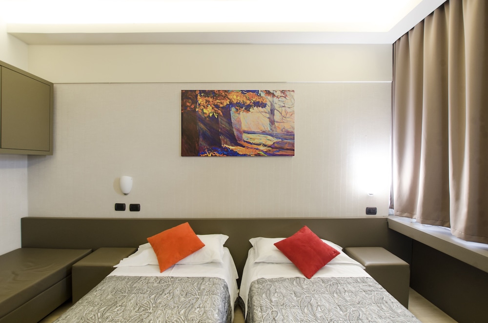 The Gate Hotel 27/71