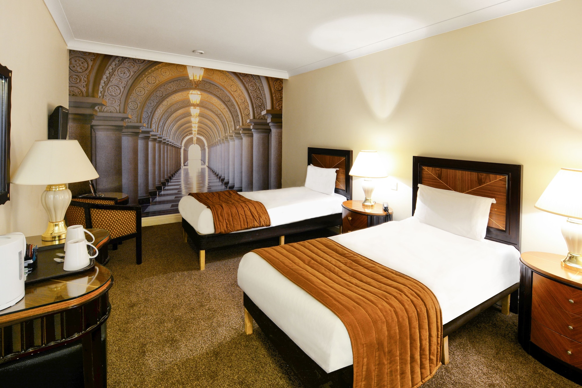 ROOM, TWIN BEDS, NO WINDOW
