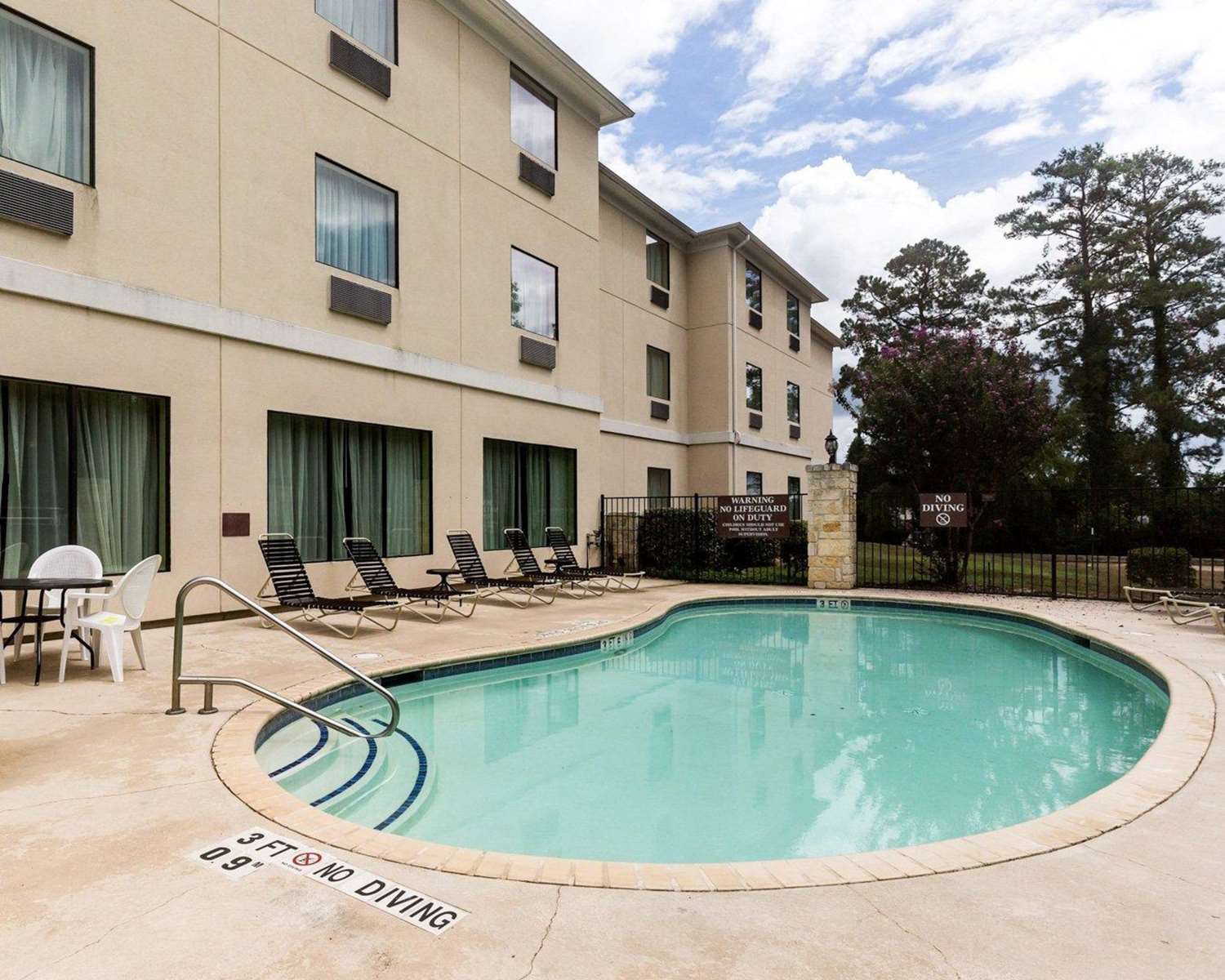 Quality Suites Huntsville Near University 24/24