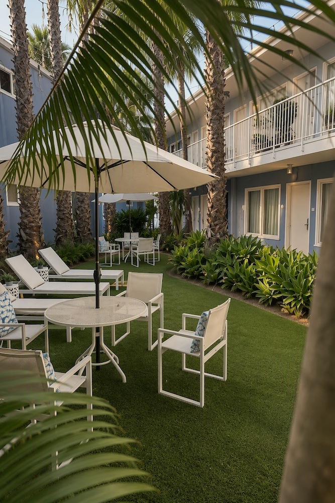 Bayside Hotel 66/74