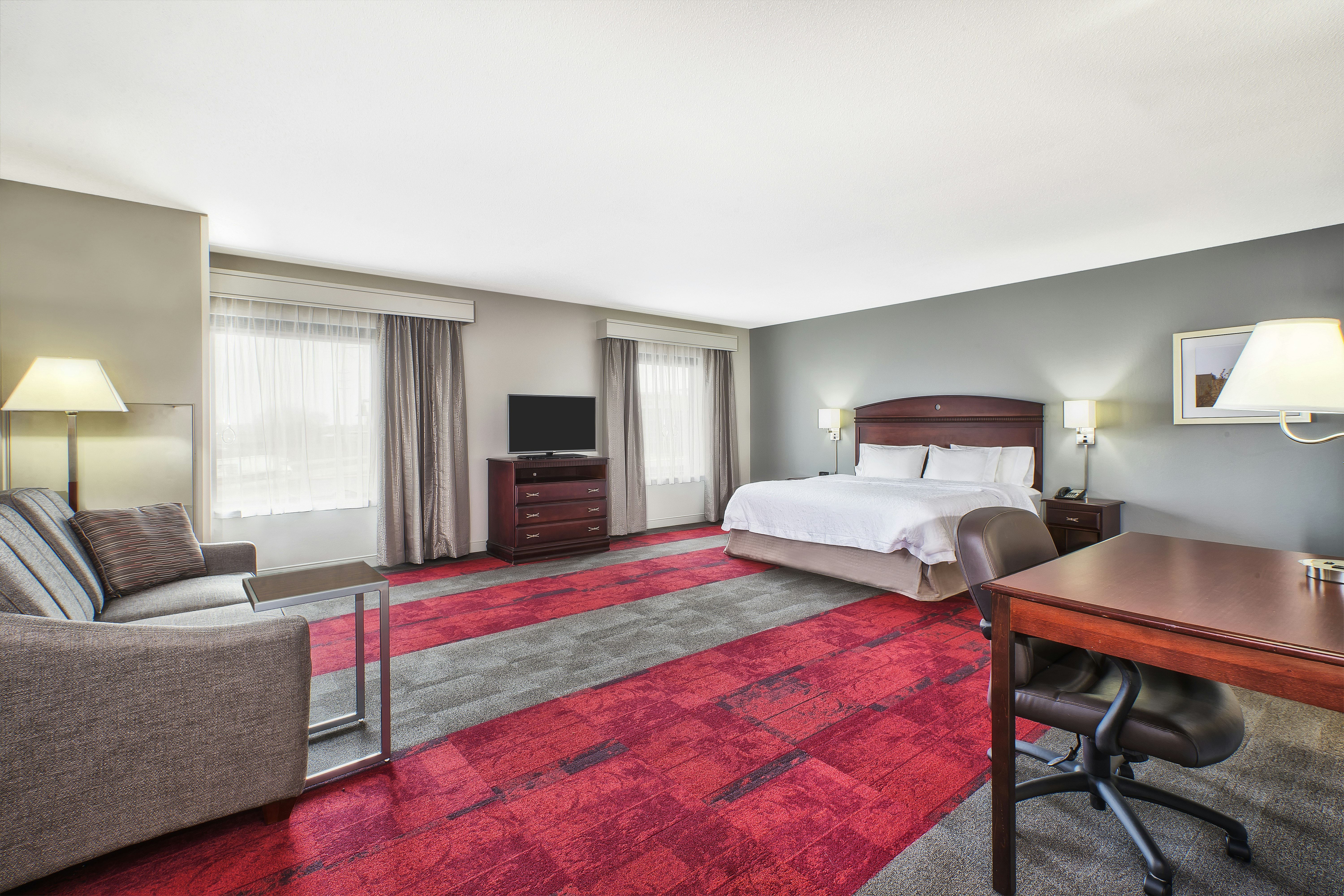 SUITE, KING BED, ACCESSIBLE
