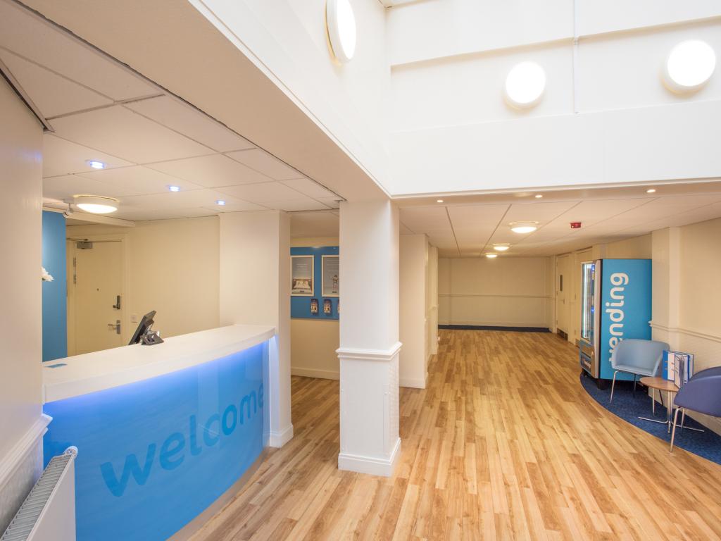 Travelodge Perth Central 3/9