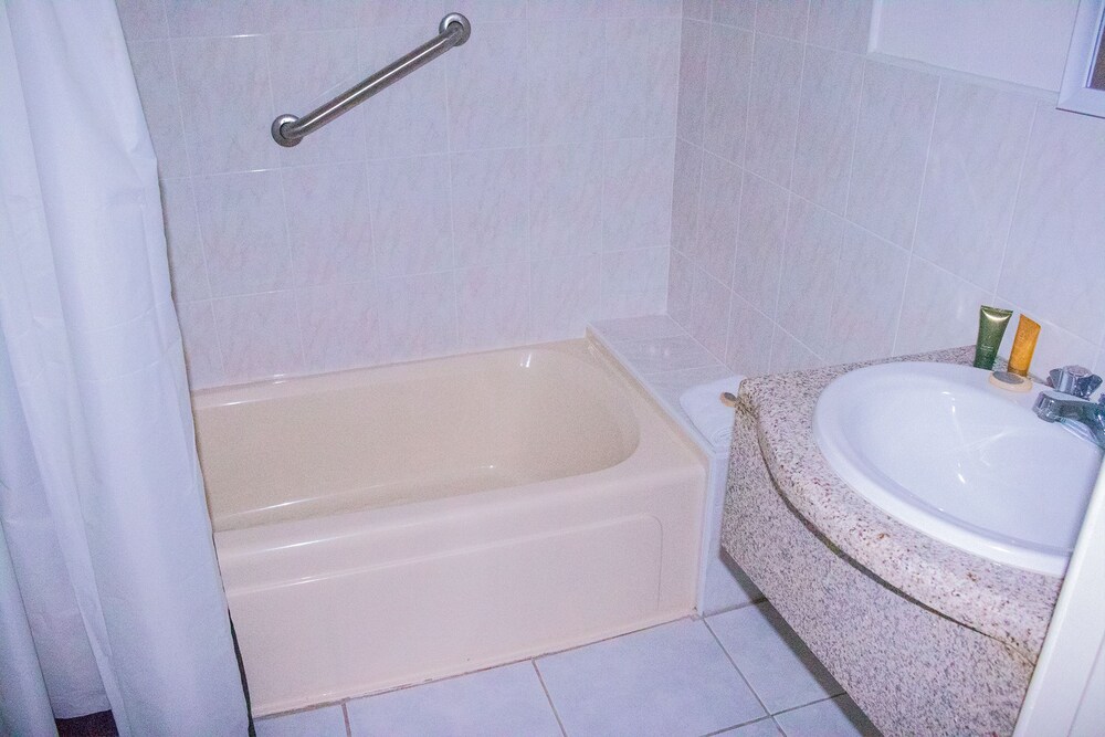 Pink Rock Bed & Breakfast 12/58