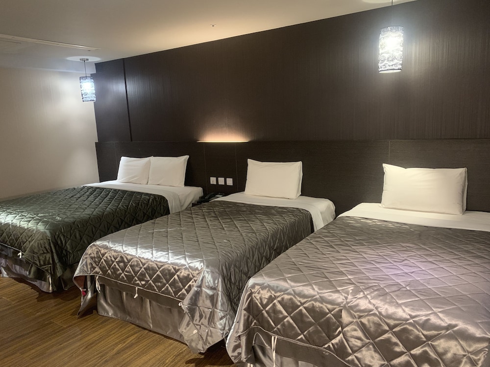 ROOM, QUADRUPLE