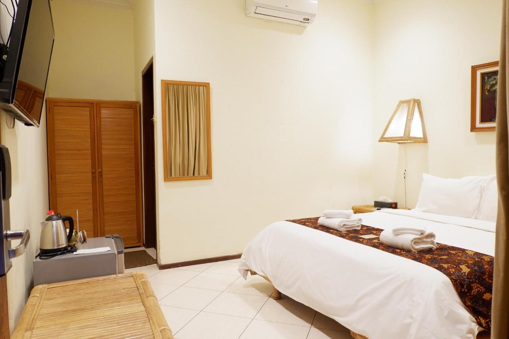 غرفة قياسية بسرير مزدوج، Rumah Mertua Heritage Yogyakarta 4/6