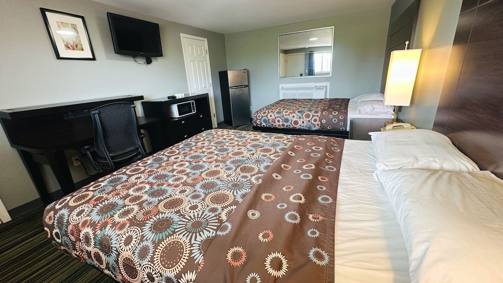 Catalina Airport Motel 16/42