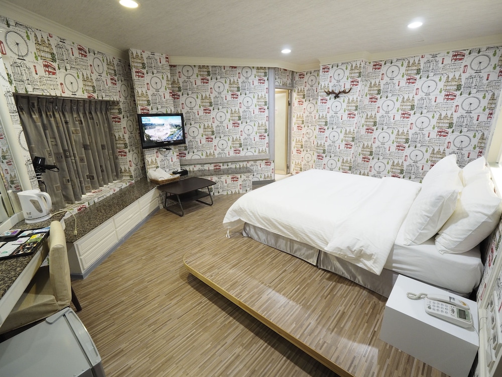 HeYue Hotel 33/55