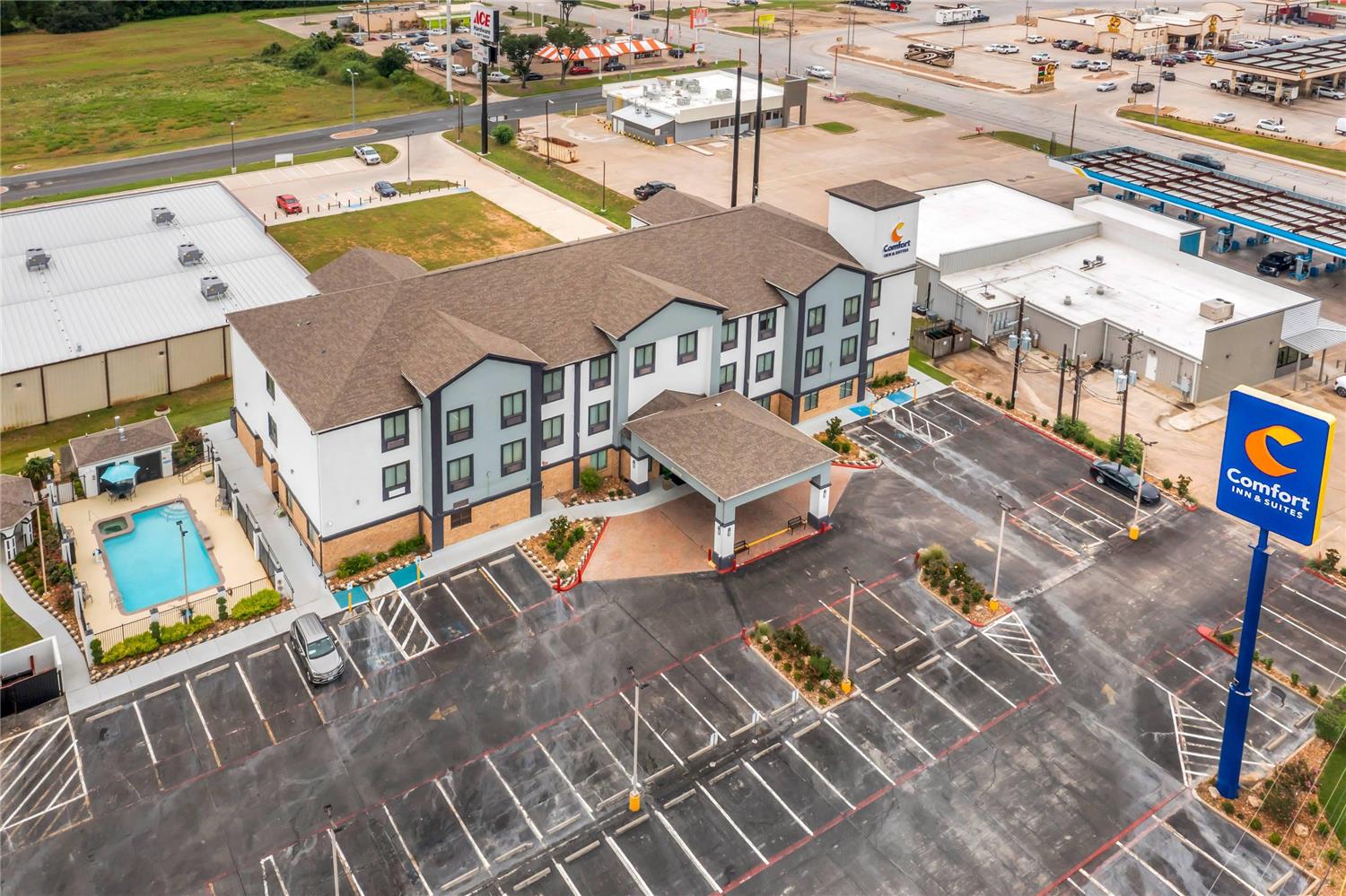 Comfort Inn & Suites Schulenburg TX 18/23