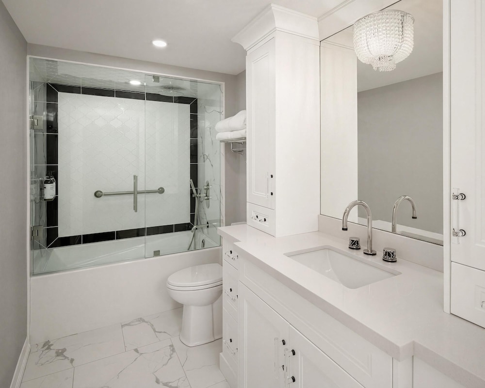 Suite, 3 Queen Beds, Falls View، Embassy Suites By Hilton Niagara Falls Fallsview 5/5