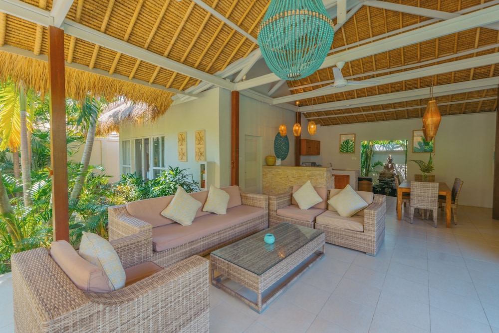 Hai Tide Beach Resort 55/74