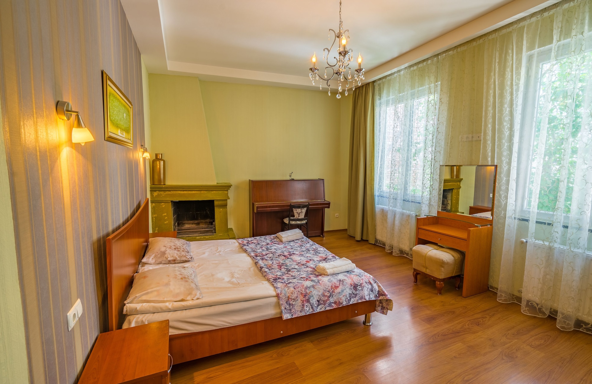2 BEDROOMS, FAMILY