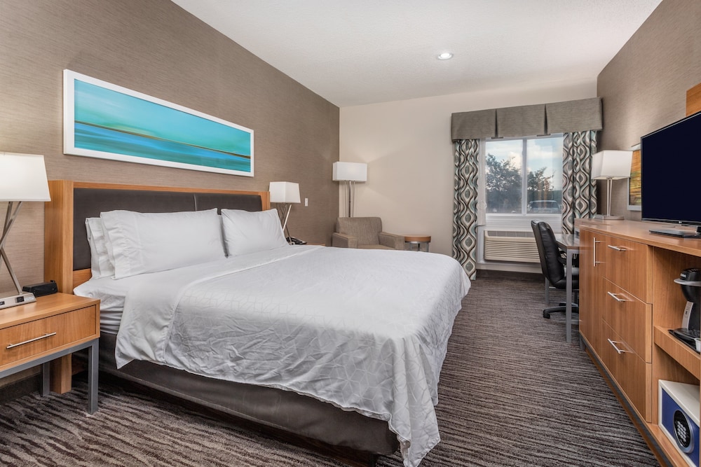 Standard, King Bed, Accessible, Holiday Inn Express Annapolis East-Kent Island 4/9