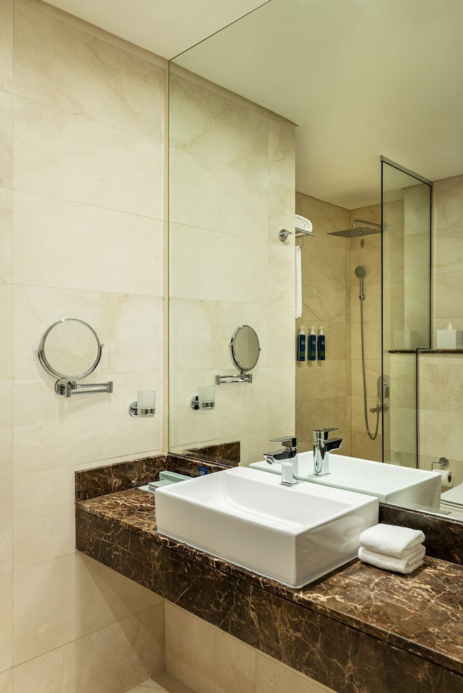 Four Points by Sheraton Production City Dubai 53/58