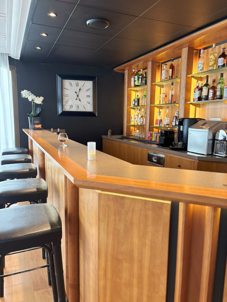 INTER-HOTEL LE VALOIS 2/50