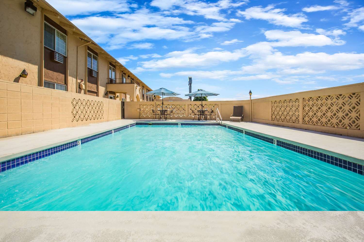 Days Inn By Wyndham Yakima 35/37