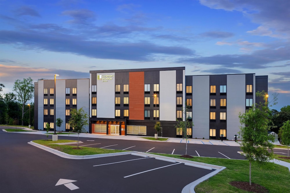 LivSmart Studios by Hilton Columbia Greystone 35/41