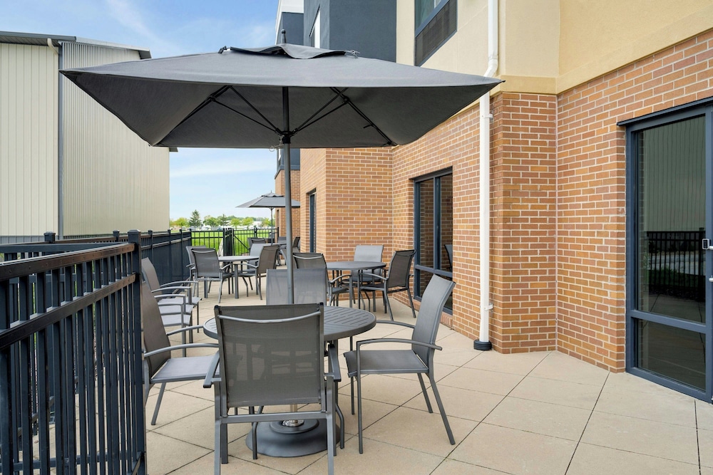 Fairfield Inn And Suites Bloomington 53/66