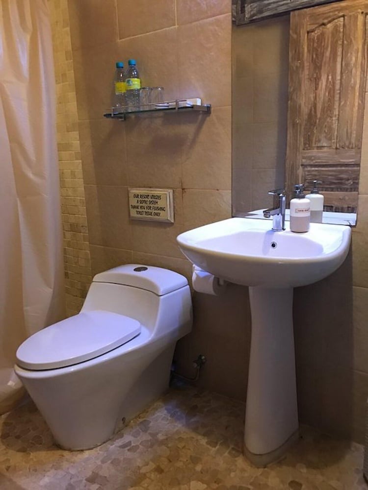 Hai Tide Beach Resort 26/74