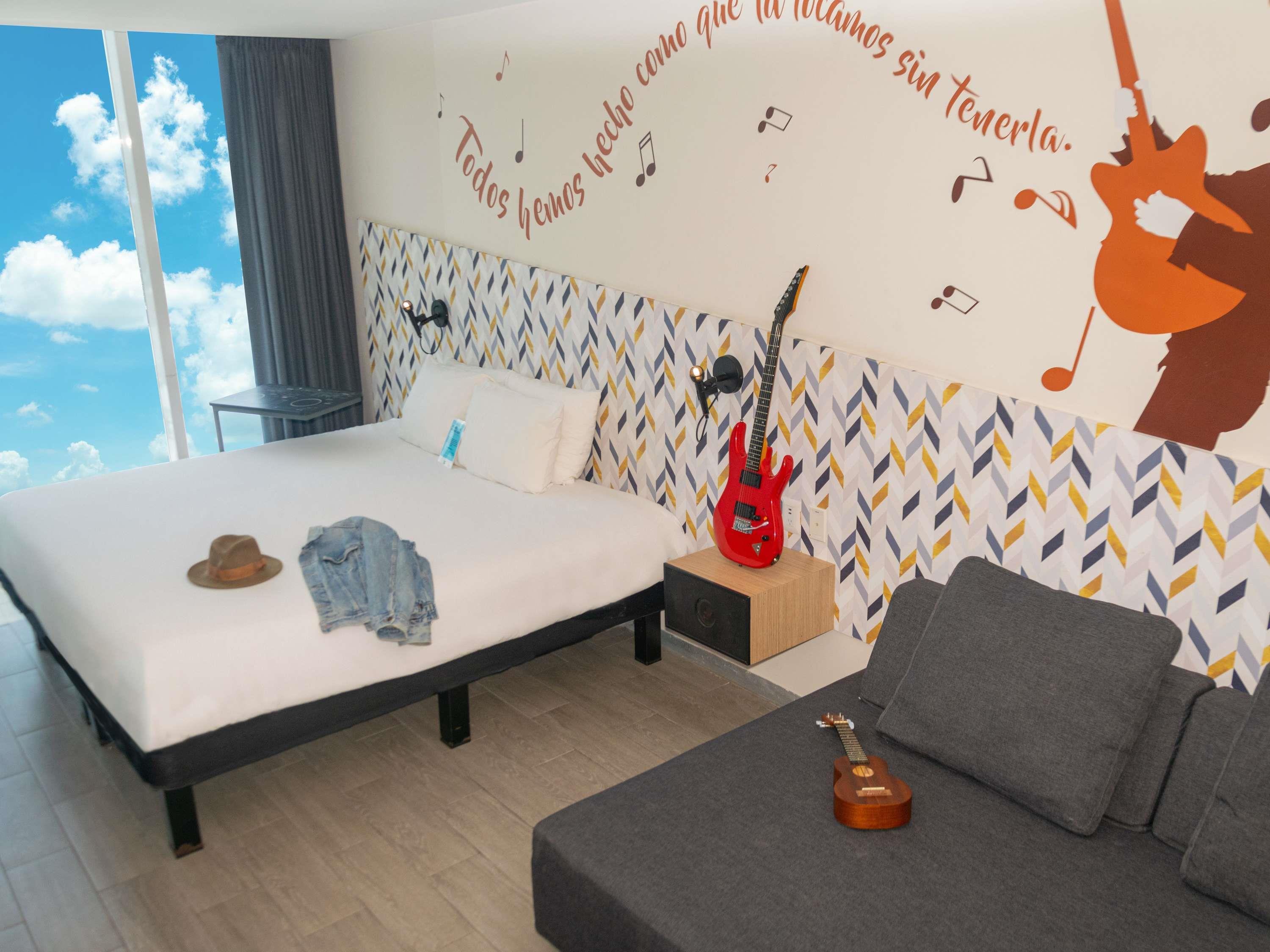 JUNIOR SUITE, KING BED, SOFA