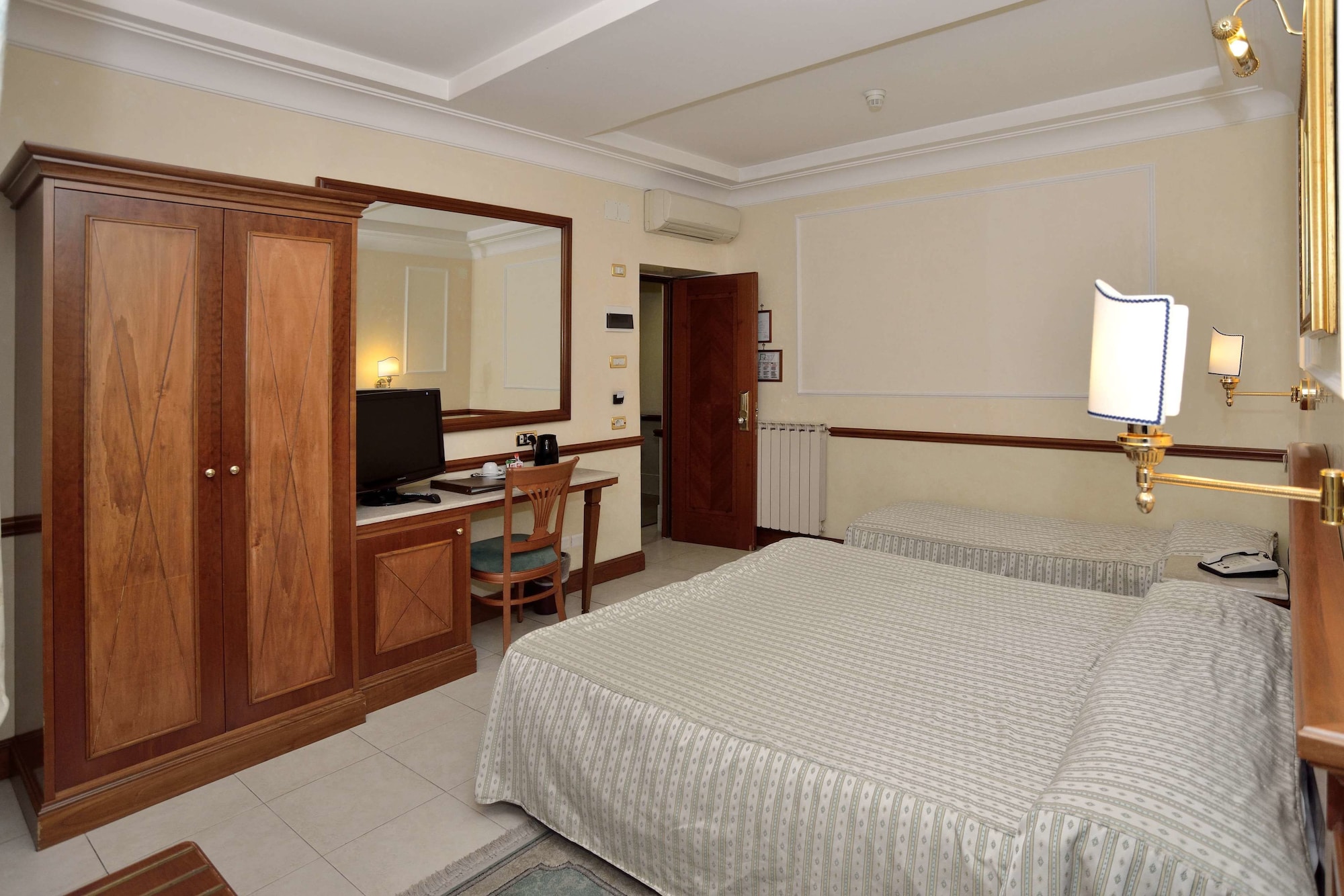 ROOM, TRIPLE