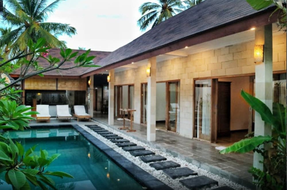 Kelapa Luxury Villas 12/80